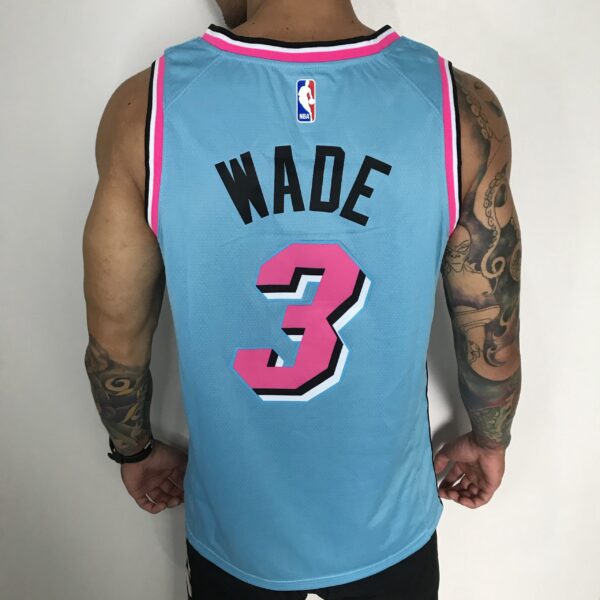 Camiseta Regata Basquete NBA Miami Heat Swingman Wade 3 City Edition Azul 2020 Nike - Imagem 2