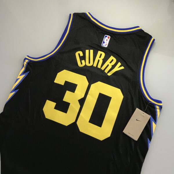 Camiseta Regata NBA Golden State Warriors Curry 30 City Edition Preta 2022 Nike - Imagem 19