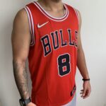 Camiseta Regata NBA Chicago Bulls Zach Lavine 8 Icon Edition Vermelha 2022 Nike - Imagem 2