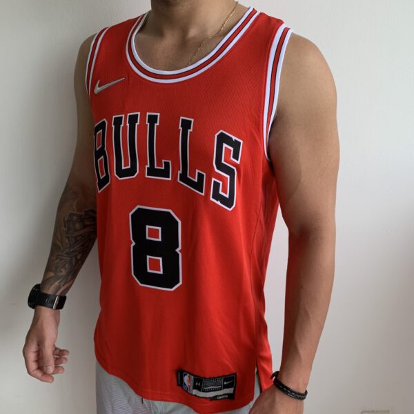 Camiseta Regata NBA Chicago Bulls Zach Lavine 8 Icon Edition Vermelha 2022 Nike - Imagem 3
