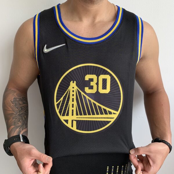 Camiseta Regata NBA Golden State Warriors Curry 30 City Edition Preta 2022 Nike - Imagem 3