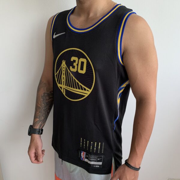Camiseta Regata NBA Golden State Warriors Curry 30 City Edition Preta 2022 Nike - Imagem 6