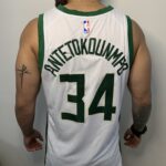 Camiseta Regata Basquete NBA Milwaukee Bucks - Giannis Antetokounmpo 34 City Edition Nike - Branca - Imagem 7