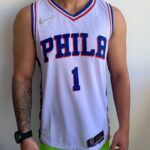 Camiseta Regata NBA Philadelphia 76ers James Harden 1 Associate Edition Branca 2022 Nike