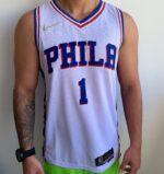 Camiseta Regata NBA Philadelphia 76ers James Harden 1 Associate Edition Branca 2022 Nike
