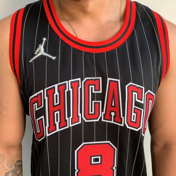 Camiseta Regata NBA Chicago Bulls Zach Lavine 8 Statement Edition Preta 2022 Jordan - Imagem 3