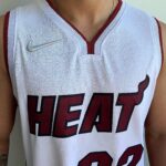 Camiseta Regata Basquete NBA Miami Heat Jimmy Butler 22 Association Edition Branca 2022 Nike - Imagem 4
