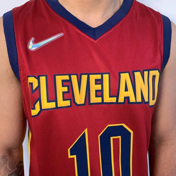 Camiseta Regata NBA Cleveland Cavaliers Darius Garland 10 Icon Edition Vermelho 2022 Nike - Imagem 3