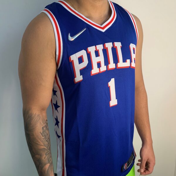Camiseta Regata NBA Philadelphia 76ers James Harden 1 Icon Azul 2022 Nike - Imagem 4