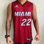 Camiseta Regata Basquete NBA Miami Heat Jimmy Butler 22 Statement Edition Vermelha 2022 Jordan