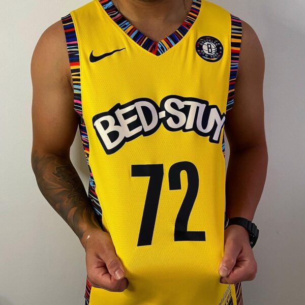 Camiseta Regata NBA Brooklyn Nets 72 Biggie Bed-Stuy Edition Amarela Nike - Imagem 5