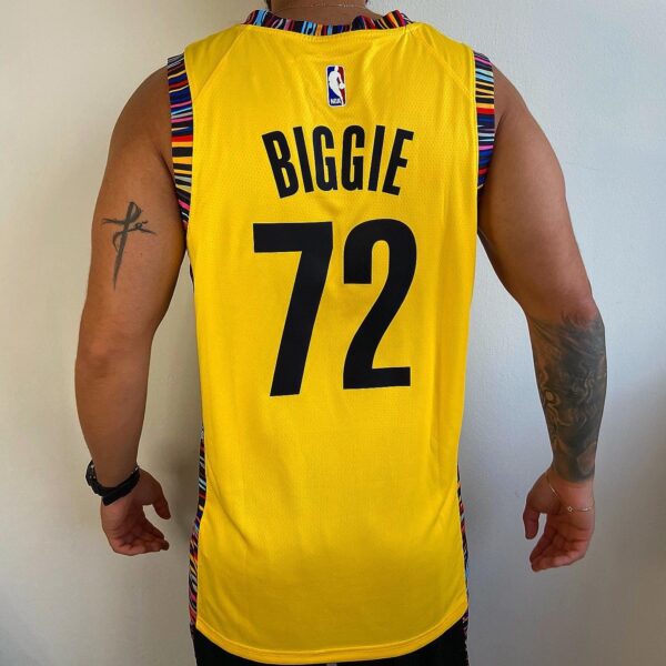 Camiseta Regata NBA Brooklyn Nets 72 Biggie Bed-Stuy Edition Amarela Nike - Imagem 9