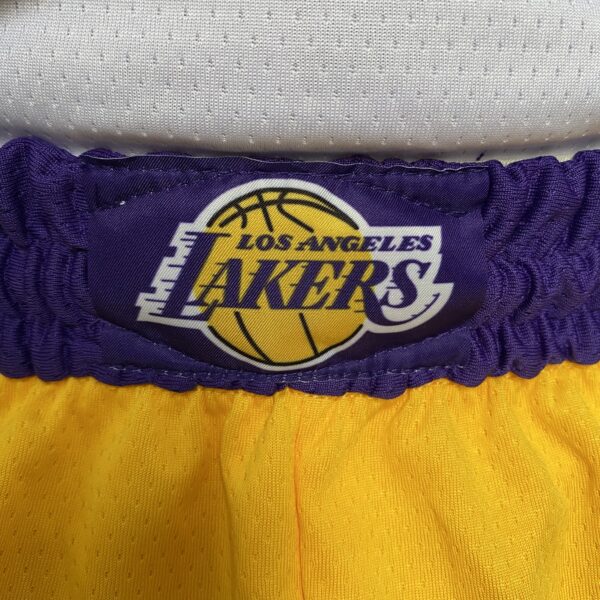 Short Bermuda NBA Los Angeles Lakers Icon Edition Amarela 2022 Nike - Imagem 6
