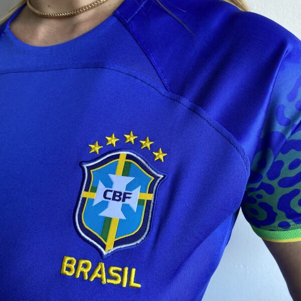 Camisa Brasil Seleção Brasileira Away Azul Feminina Copa do Mundo Catar 2023 Nike - Imagem 4