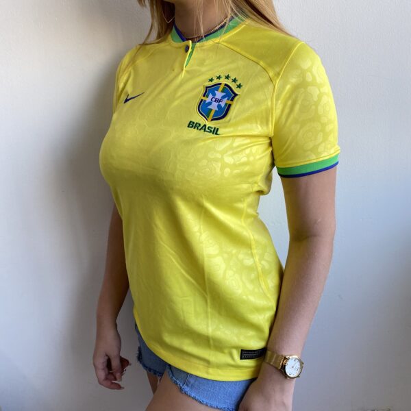 Camisa Brasil Seleção Brasileira Home Amarela Feminina Copa do Mundo Catar 2023 Nike - Imagem 2