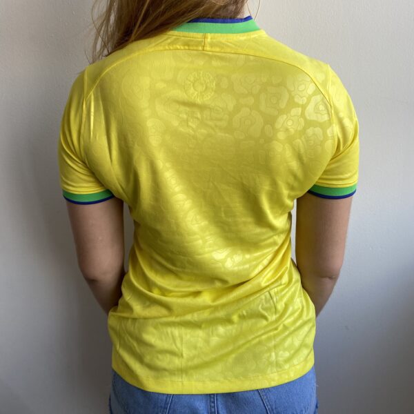 Camisa Brasil Seleção Brasileira Home Amarela Feminina Copa do Mundo Catar 2023 Nike - Imagem 9