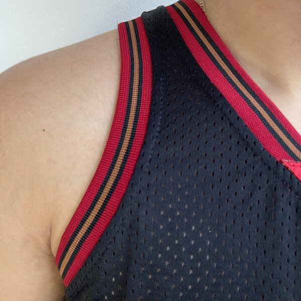 Camiseta Regata Basquete NBA Philadelphia 76ers Sixers 3 Allen Iverson Mitchell & Ness Preta - Imagem 6