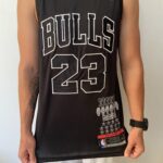 Camiseta Regata Basquete NBA Swingman - Chicago Bulls - Edição Especial - MVP Anéis - Edição Especial - Michael Jordan 23 - Preta Jordan - Imagem 7
