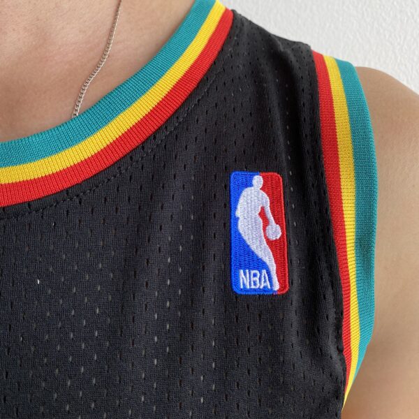 Camiseta Regata NBA Mitchell & Ness - Detroit Pistons - Slim Shady 313 - Edição Especial - NBA Remix - Colab Parceria Eminem - Preta - Imagem 2