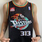 Camiseta Regata NBA Mitchell & Ness - Detroit Pistons - Slim Shady 313 - Edição Especial - NBA Remix - Colab Parceria Eminem - Preta - Imagem 5