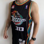 Camiseta Regata NBA Mitchell & Ness - Detroit Pistons - Slim Shady 313 - Edição Especial - NBA Remix - Colab Parceria Eminem - Preta - Imagem 10