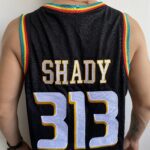 Camiseta Regata NBA Mitchell & Ness - Detroit Pistons - Slim Shady 313 - Edição Especial - NBA Remix - Colab Parceria Eminem - Preta - Imagem 13