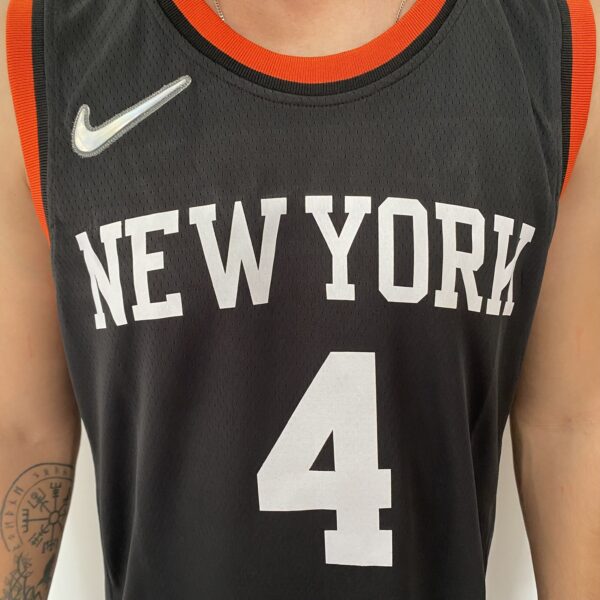 Camiseta Regata Basquete NBA Swingman Select - New York Knicks - Derrick Rose 4 - Novato do Ano - 2046 - Select Series Rookie Of The Year - Preta Nike - Imagem 4