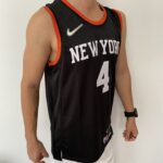 Camiseta Regata Basquete NBA Swingman Select - New York Knicks - Derrick Rose 4 - Novato do Ano - 2046 - Select Series Rookie Of The Year - Preta Nike - Imagem 6