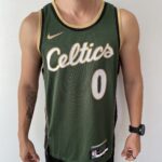Camiseta Regata Basquete NBA Swingman Boston Celtics 0 Jayson Tatum City Edition Verde Dourada - Versão Especial - Bill Russell - 2023 Nike