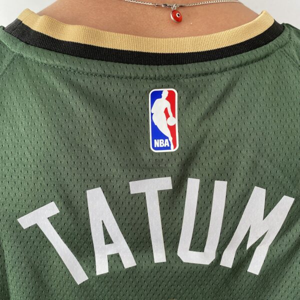 Camiseta Regata Basquete NBA Swingman Boston Celtics 0 Jayson Tatum City Edition Verde Dourada - Versão Especial - Bill Russell - 2023 Nike - Imagem 13