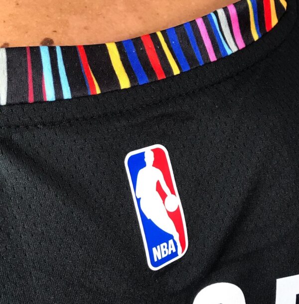 Camiseta Regata Basquete NBA Swingman Brooklyn Nets 1 Russel City Edition Preta Colorida Nike - Imagem 7