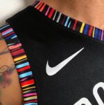 Camiseta Regata Basquete NBA Swingman Brooklyn Nets 1 Russel City Edition Preta Colorida Nike - Imagem 5