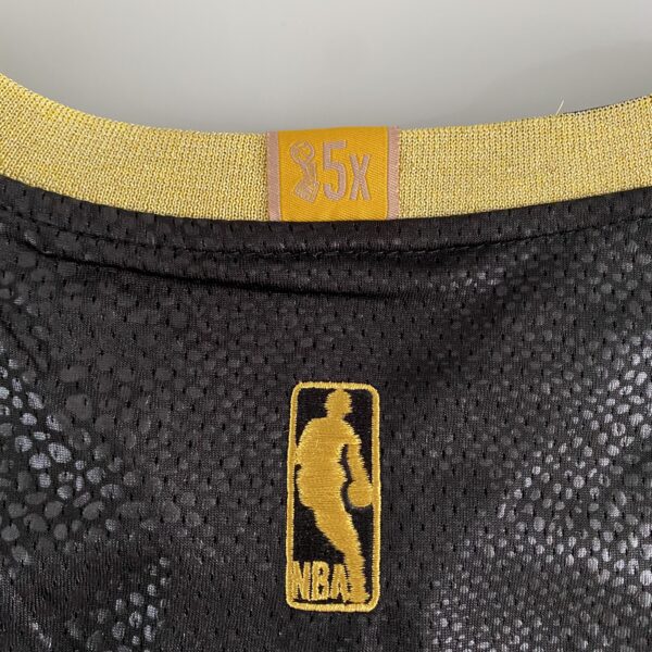 Camiseta Regata Basquete NBA Los Angeles Lakers Preta Mamba Negra - Black Mamba - 24 Kobe Bryant - 5x - Edição Comemorativa - Preta Dourada - Fios de Ouro - Adidas - Imagem 33
