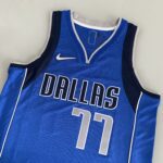 Camiseta Regata NBA Swingman Dallas Mavericks Luka Doncic 77 Icon Edition Azul 2022 Nike