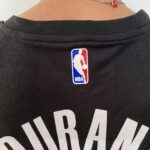 Camiseta Regata NBA Swingman Brooklyn Nets Kevin Durant 7 Statement Edition Preta 2023 Jordan - Imagem 14