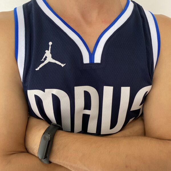 Camiseta Regata NBA Swingman Dallas Mavericks Luka Doncic 77 Statemant Edition Azul Marinho 2023 Jordan - Imagem 3