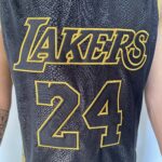 Camiseta Regata Basquete NBA Los Angeles Lakers Preta Mamba Negra - Black Mamba - 24 Kobe Bryant - 5x - Edição Comemorativa - Preta Dourada - Fios de Ouro - Adidas - Imagem 7