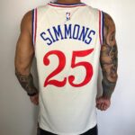 Camiseta Regata NBA Swingman Philadelphia 76ers Simmons 25 City Edition Creme 20-21 Nike - Imagem 6