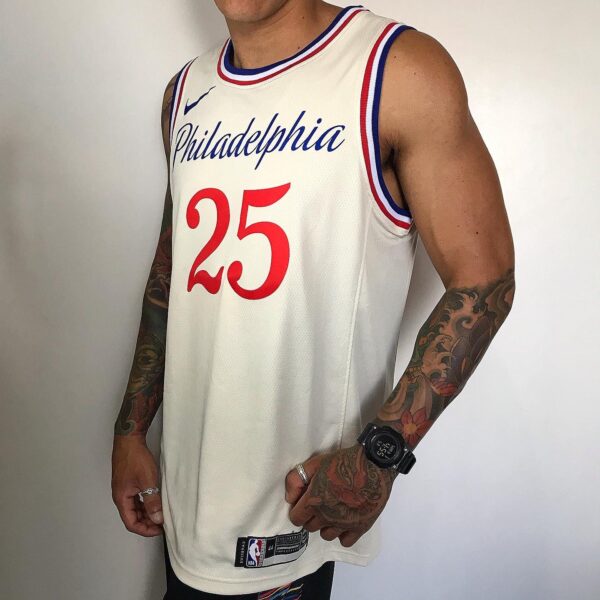 Camiseta Regata NBA Swingman Philadelphia 76ers Simmons 25 City Edition Creme 20-21 Nike - Imagem 4