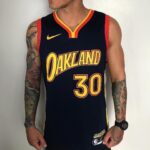 Camiseta Regata NBA Swingman Golden States Warriors Oakland Curry 30 City Edition Preta 2021 Nike