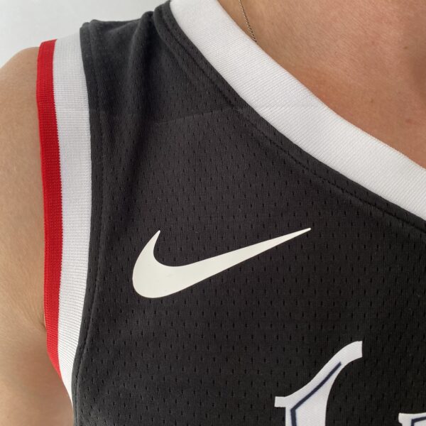 Camiseta Regata NBA Swingman Los Angeles Clippers Paul George 13 City Edition 2021 Preta Colorida Nike - Imagem 2