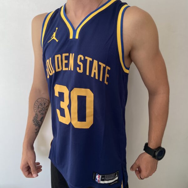 Camiseta Regata NBA Swingman Golden State Warriors Curry 30 Statement Edition Azul 2023 Jordan - Imagem 7