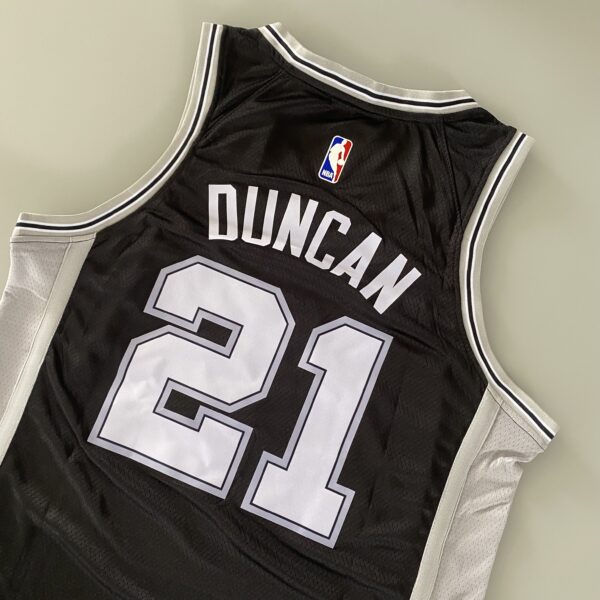 Camiseta Regata NBA Swingman San Antonio Spurs - Tim Duncan 21 - Icon Edition Preta Nike - Imagem 20