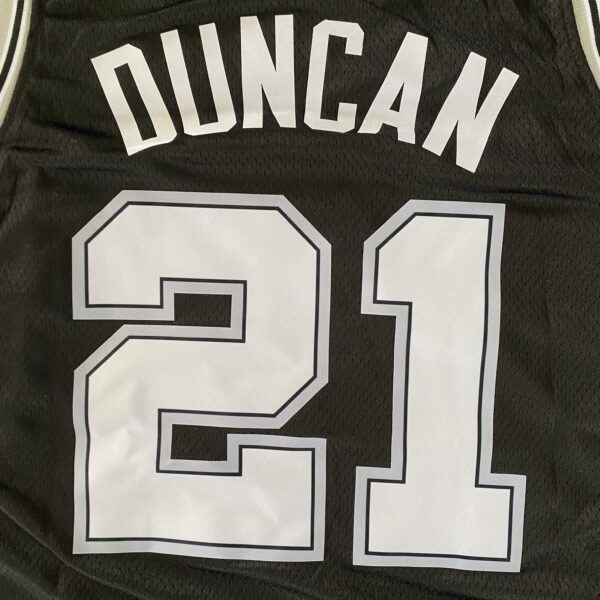 Camiseta Regata NBA Swingman San Antonio Spurs - Tim Duncan 21 - Icon Edition Preta Nike - Imagem 21