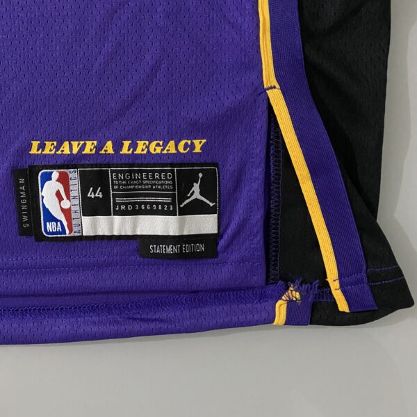 Camiseta Regata Basquete NBA Swingman Los Angeles Lakers LeBron James 6 Statement Edition Roxa 2023 Jordan - Imagem 19