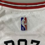 Camiseta Regata NBA Chicago Bulls DeMar DeRozan 11 Association Edition Branca 2022 Nike - Imagem 19