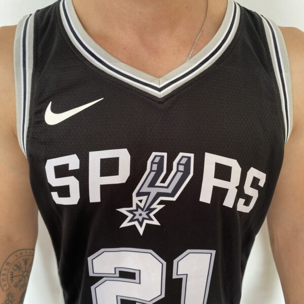 Camiseta Regata NBA Swingman San Antonio Spurs - Tim Duncan 21 - Icon Edition Preta Nike - Imagem 2
