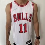 Camiseta Regata NBA Chicago Bulls DeMar DeRozan 11 Association Edition Branca 2022 Nike