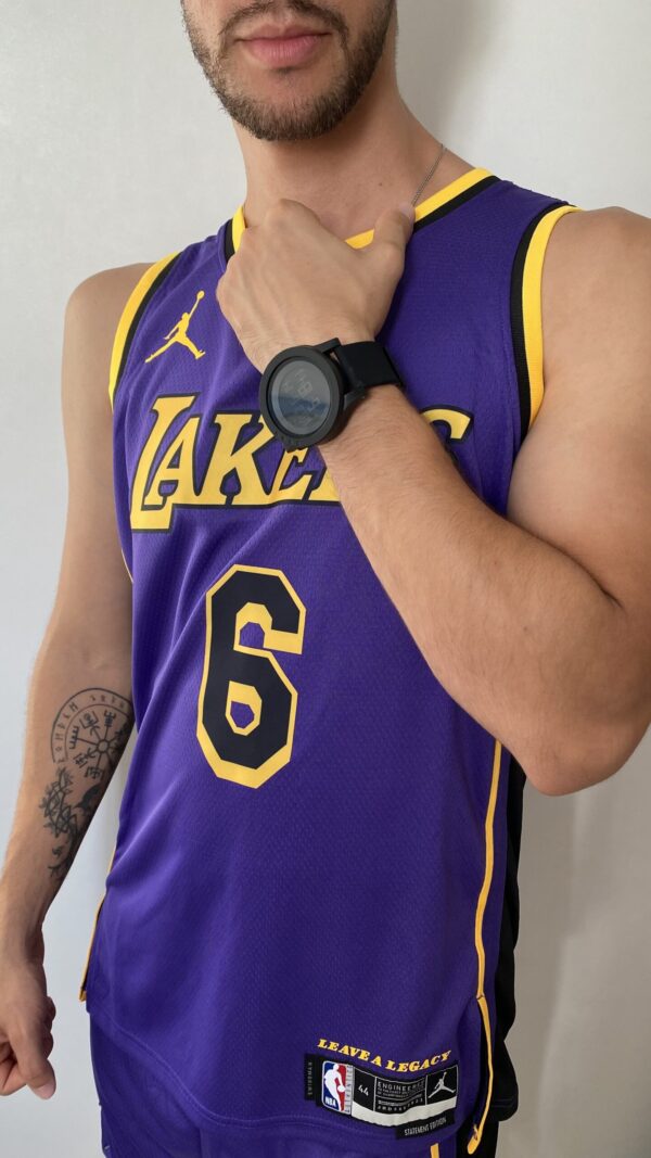Camiseta Regata Basquete NBA Swingman Los Angeles Lakers LeBron James 6 Statement Edition Roxa 2023 Jordan - Imagem 13