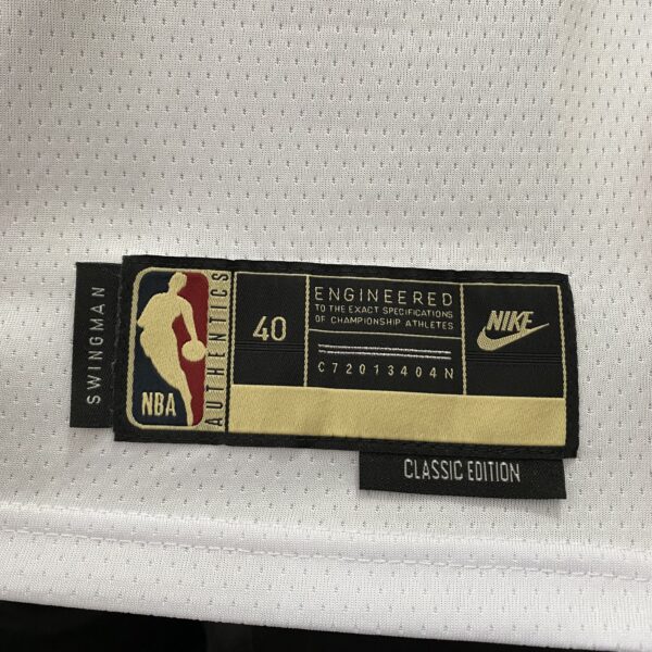 Camiseta Regata Basquete NBA Los Angeles Lakers LeBron James 6 Classic Edition Branca 2023 Nike - Imagem 11